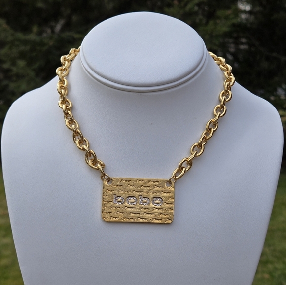Bebe Gold Tone Chain Necklace Amour Plate Necklace NWT - Picture 15 of 16